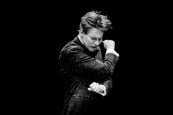 Echoes and Tensions <br/> Shostakovich and Walton under Mäkelä